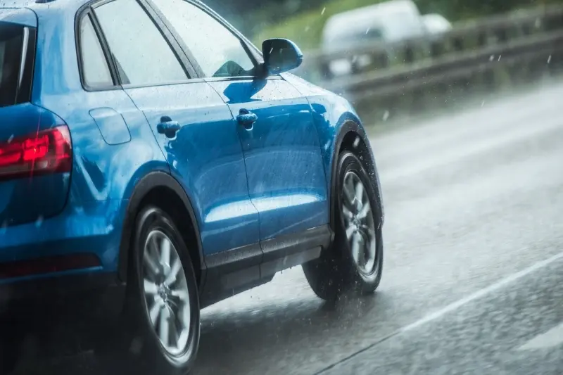 Como controlar o carro em ladeiras